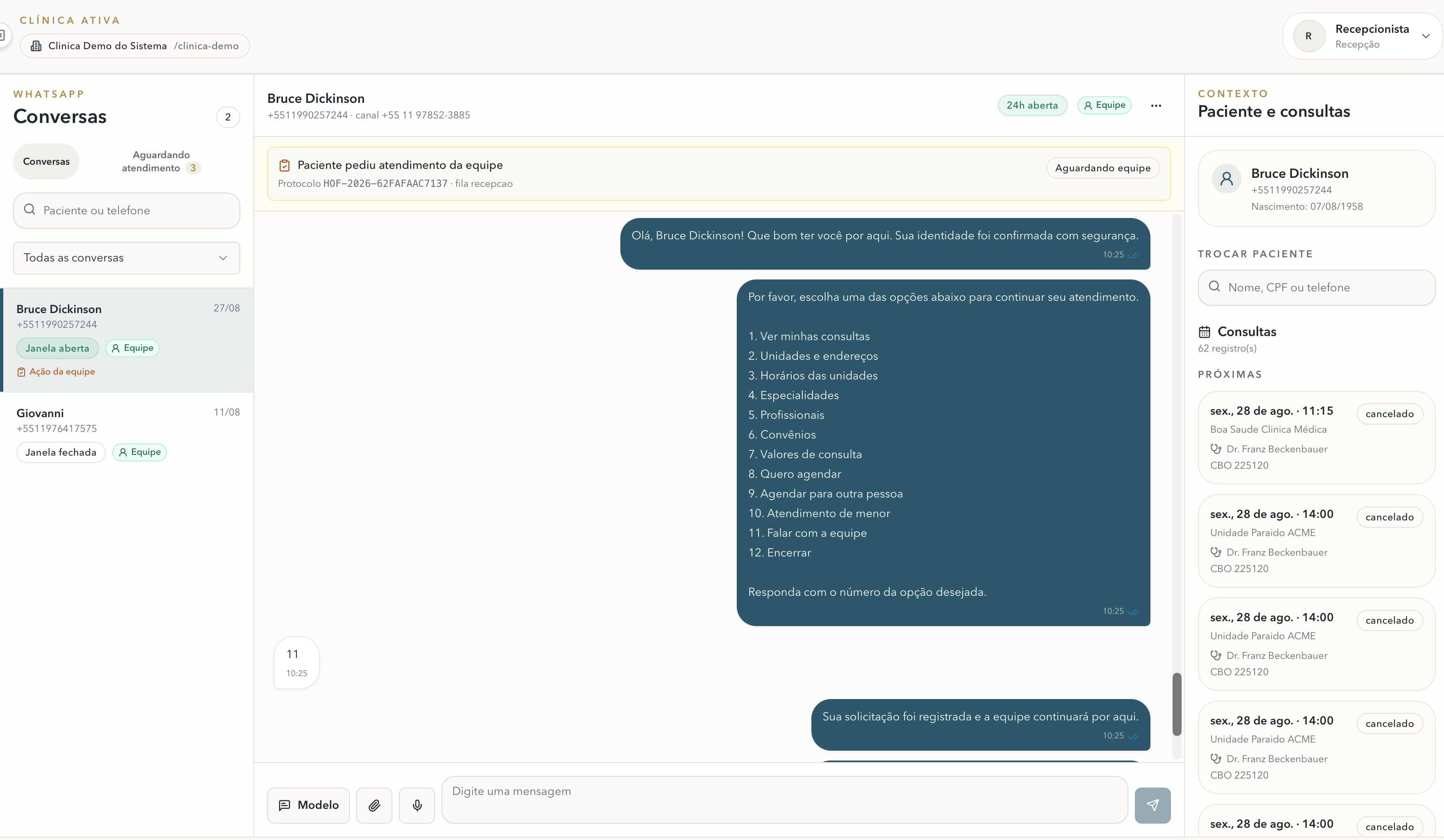 Central de conversas do WhatsApp na visão da clínica: fila de atendimento, conversa do paciente e painel de contexto com consultas